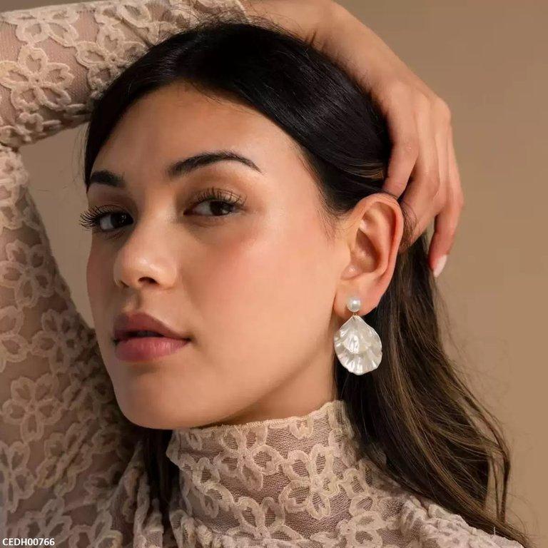 CEDH00766 QWN Double Leaf Drop Earrings - CEDH