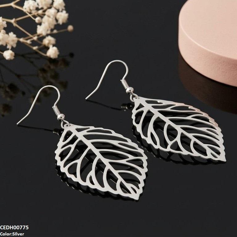 CEDH00775 QWN Leaf Drop Earrings - CEDH