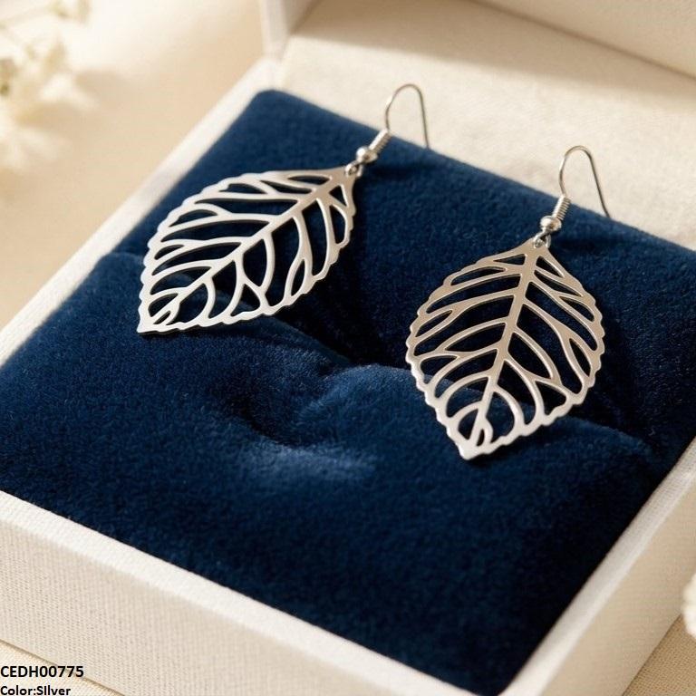CEDH00775 QWN Leaf Drop Earrings - CEDH