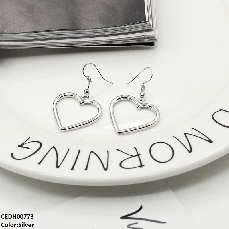 CEDH00773 QWN Heart Drop Earrings - CEDH