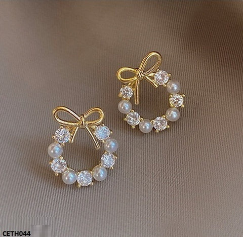 Enhance your style with CETH044 SGC Pearl Bow Tops Pair. These elegant fashion accessories from TJ Wholesale Pakistan are designed to make a statement. Made with high-quality artificial materials, these fashion jewelry pieces are a must-have for any fashionista.