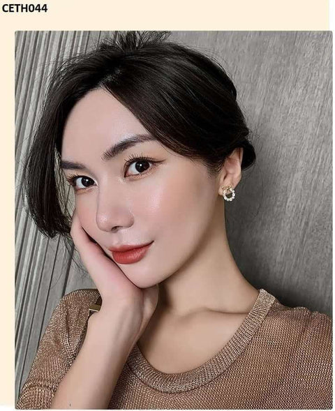 Enhance your style with CETH044 SGC Pearl Bow Tops Pair. These elegant fashion accessories from TJ Wholesale Pakistan are designed to make a statement. Made with high-quality artificial materials, these fashion jewelry pieces are a must-have for any fashionista.