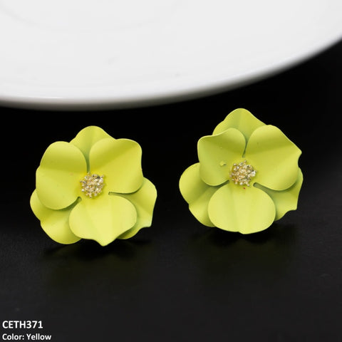 Crafted with precision, the CETH371 LSH Painted Flower Stud Tops Pair - CETH adds a touch of elegance to your wardrobe. These stylish fashion accessories are the perfect addition to any outfit, providing a classic and timeless appeal. Made with high-quality materials, this pair is a must-have for any fashion-forward individual.
