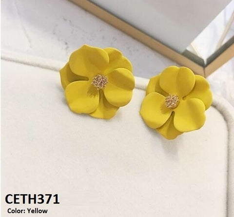 Crafted with precision, the CETH371 LSH Painted Flower Stud Tops Pair - CETH adds a touch of elegance to your wardrobe. These stylish fashion accessories are the perfect addition to any outfit, providing a classic and timeless appeal. Made with high-quality materials, this pair is a must-have for any fashion-forward individual.