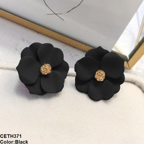 Crafted with precision, the CETH371 LSH Painted Flower Stud Tops Pair - CETH adds a touch of elegance to your wardrobe. These stylish fashion accessories are the perfect addition to any outfit, providing a classic and timeless appeal. Made with high-quality materials, this pair is a must-have for any fashion-forward individual.