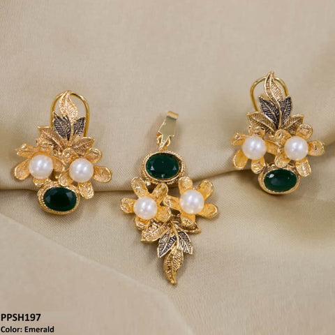 This PPSH197 MZM Flower Leaf's Pendant Set is a beautiful fashion accessory from TJ Wholesale Pakistan. Made from high-quality materials, this fashion jewelry is perfect for adding a touch of elegance to any outfit. With its intricately designed flower and leaf pendant, this set is a must-have for any fashion-forward individual.
