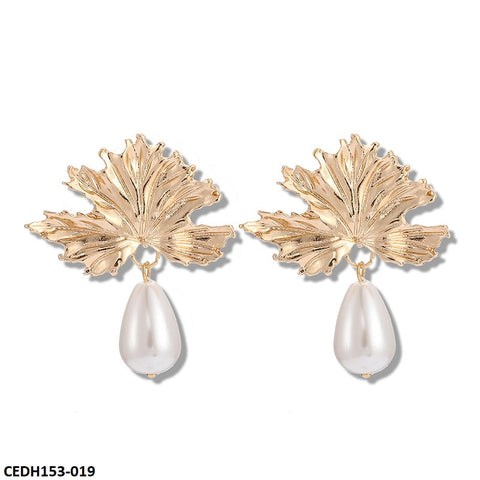 Add a touch of elegance to your outfit with the CEDH153 ZLX Leaf Pearl Drop Earrings Pair. These fashion jewelry pieces are handcrafted with precision and feature an intricate leaf design adorned with delicate pearls. Made from high-quality materials from TJ Wholesale Pakistan, these earrings are the perfect addition to any fashion accessory collection.
