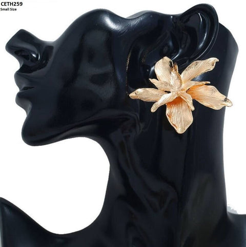 The CETH259 JMN Flower Tops Pair will give your outfit a refined touch. These trendy accessories from TJ Wholesale Pakistan are made of premium fashion jewelry and artificial jewelry, making them the ideal finishing touch for any ensemble. With these gorgeous shoes, you can up your style game.