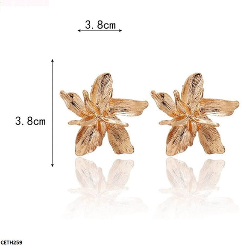 The CETH259 JMN Flower Tops Pair will give your outfit a refined touch. These trendy accessories from TJ Wholesale Pakistan are made of premium fashion jewelry and artificial jewelry, making them the ideal finishing touch for any ensemble. With these gorgeous shoes, you can up your style game.