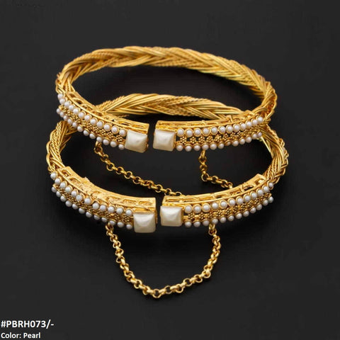 Elevate your style with the PBRH073 MZM Bracelet Pair from TJ Wholesale Pakistan. These fashion accessories add a touch of elegance to any outfit, without breaking the bank. Handcrafted with precision, these artificial jewelry pieces are the perfect addition to any fashion-forward wardrobe.