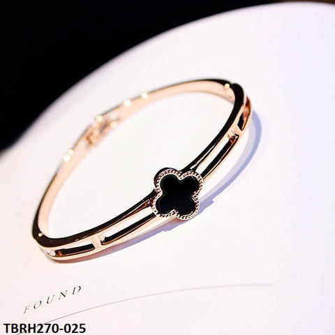 Introducing the TBRH270 ZXS Clover Bracelet - CBRH, a stunning addition to your fashion jewelry collection. Made with the finest materials and crafted with precision, this artificial jewelry piece is a must-have fashion accessory. Elevate your style with this exclusive piece from TJ Wholesale Pakistan.