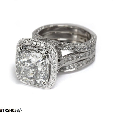 TJ Wholesale Pakistan's TRSH053 GWH Up Level Cushion Ring is a trendy and sophisticated artificial jewelry item. This stylish accessory will give your clothes a sophisticated touch and uplift any ensemble. It's the ideal complement to your jewelry collection, expertly crafted with meticulous attention to detail.