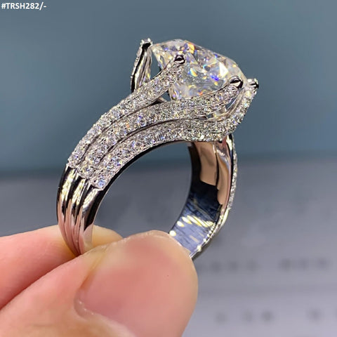Discover the latest in fashion with the TRSH282 CSH Round Curved Link Ring. Made of high-quality materials, this fashion accessory from TJ Wholesale Pakistan adds a touch of elegance to any outfit. Designed with curved links, this ring adds a unique and trendy style to your wardrobe. Elevate your look with this must-have piece.