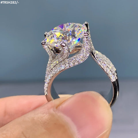 Discover the latest in fashion with the TRSH282 CSH Round Curved Link Ring. Made of high-quality materials, this fashion accessory from TJ Wholesale Pakistan adds a touch of elegance to any outfit. Designed with curved links, this ring adds a unique and trendy style to your wardrobe. Elevate your look with this must-have piece.